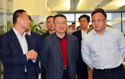 中宣部版权管理局调研组莅临尊龙凯时人生就是搏软件考察调研